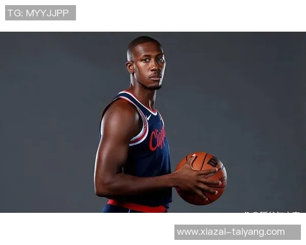 快船邓恩称赞保罗职业素养观察其比赛对自己成长助益良多 快船邓恩称赞保罗职业素养观察其比赛对自己成长助益良多